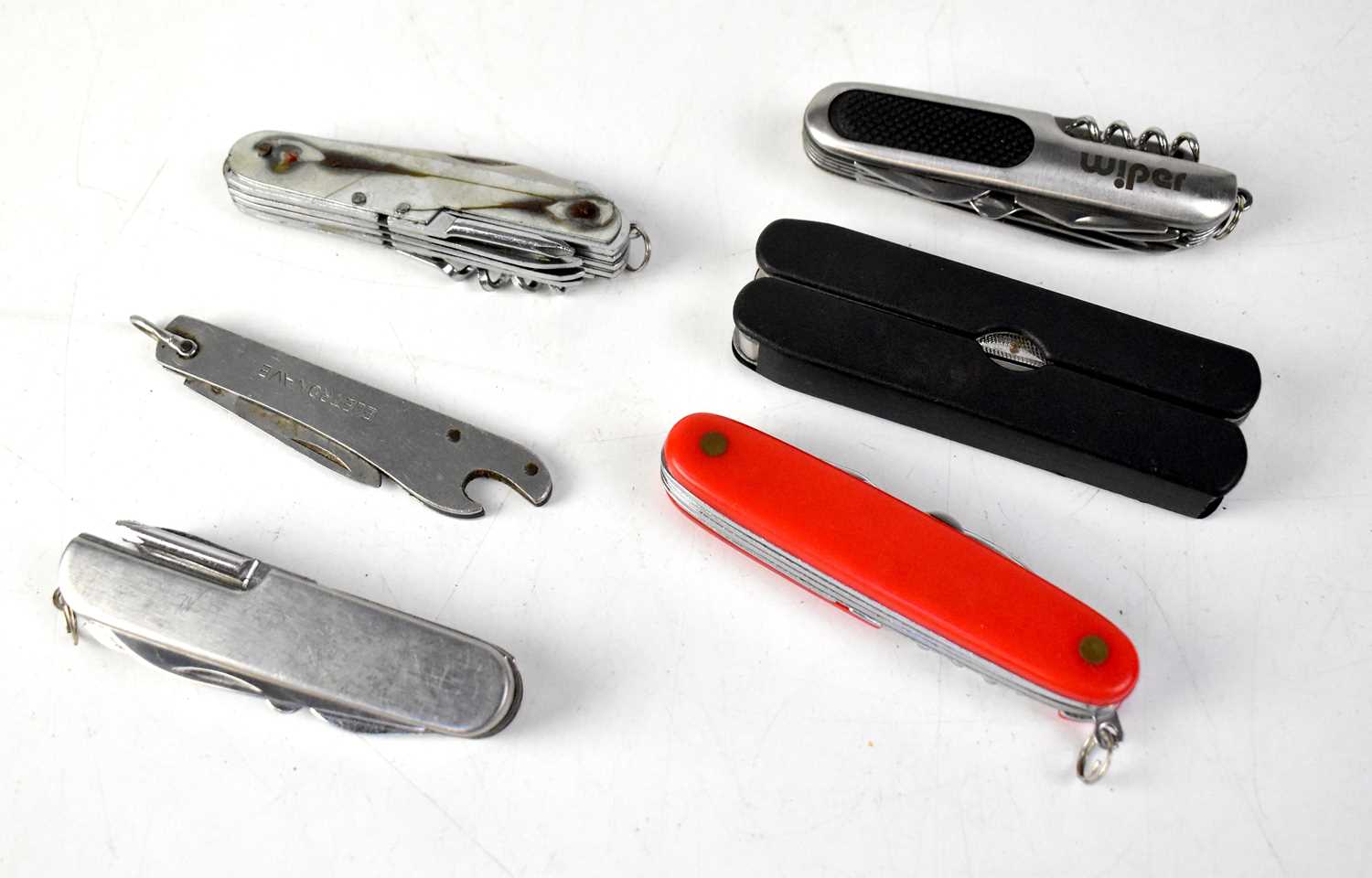 Six various knives and multitools.