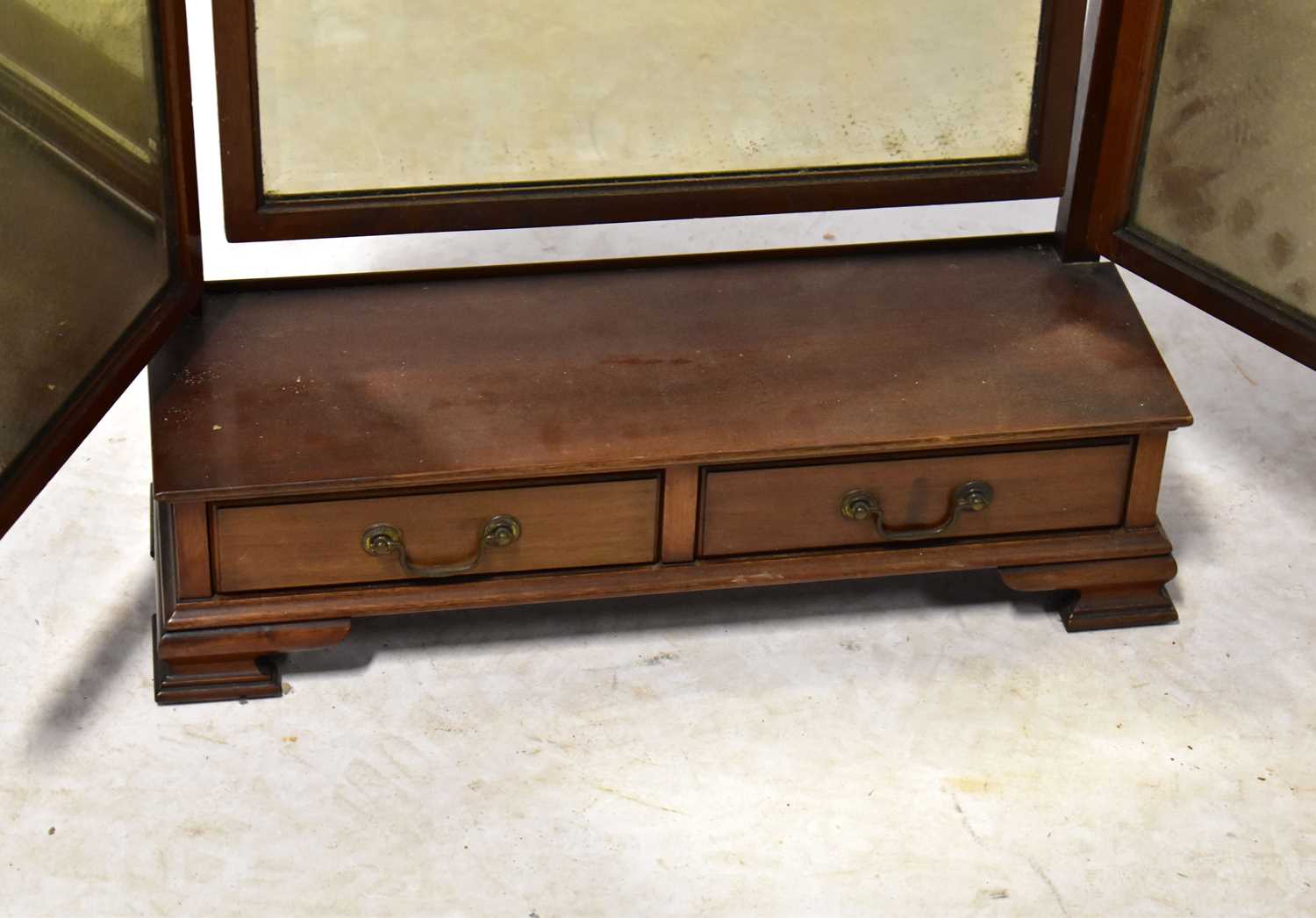 An Edwardian mahogany triptych dressing table mirror with two base drawers, raised on ogee bracket - Image 2 of 2