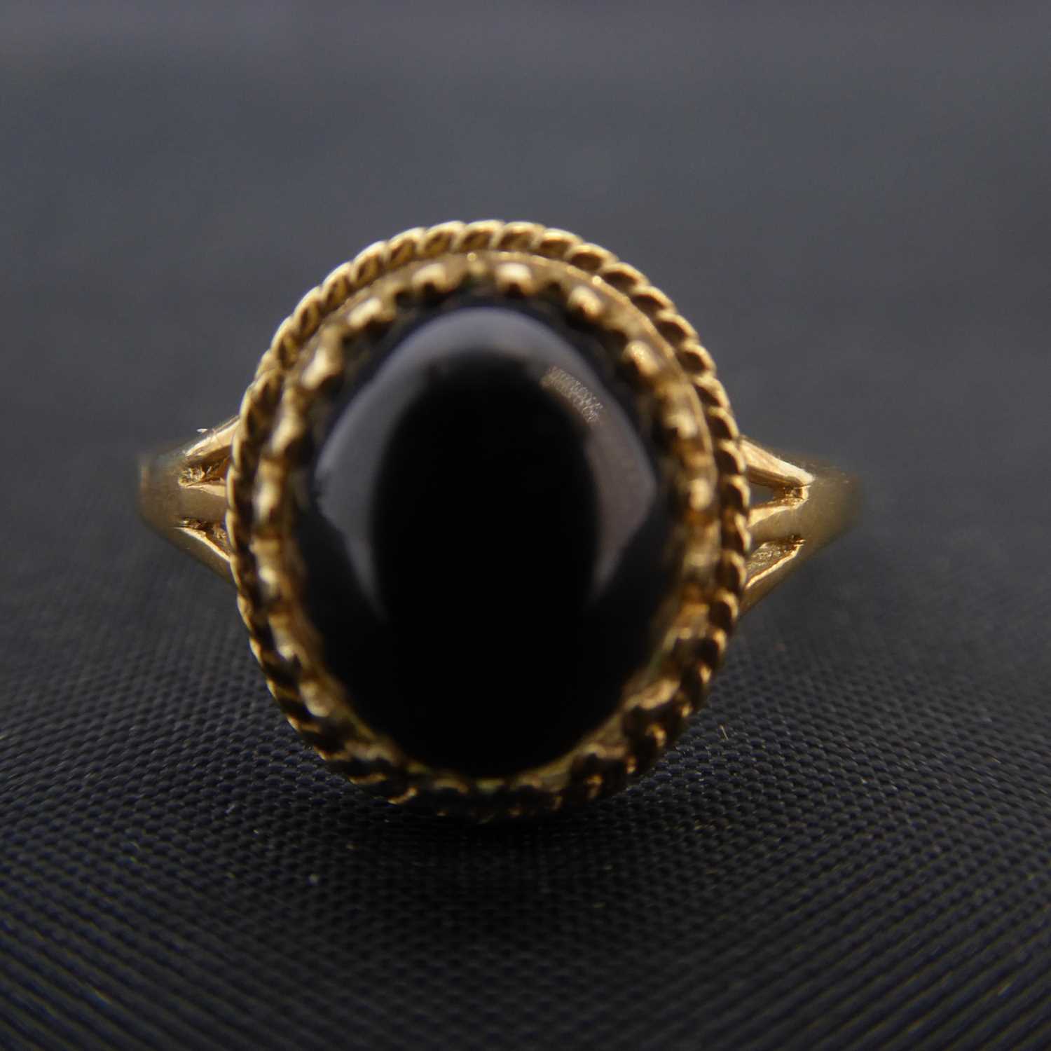 Two 9ct gold dress rings comprising a smoky quartz cabochon in 9ct gold oval mount, split shoulders, - Image 5 of 5