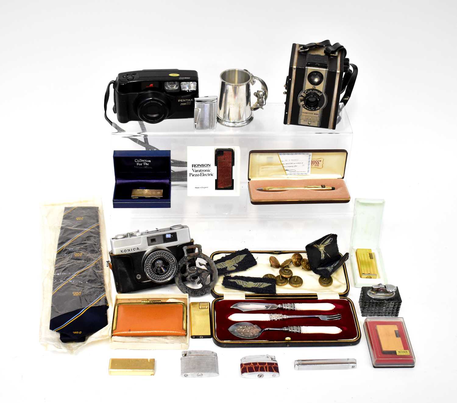 A collectors' lot to include a cased Brownie camera, a cased Pentax Zoom 90 camera, a cased Konica