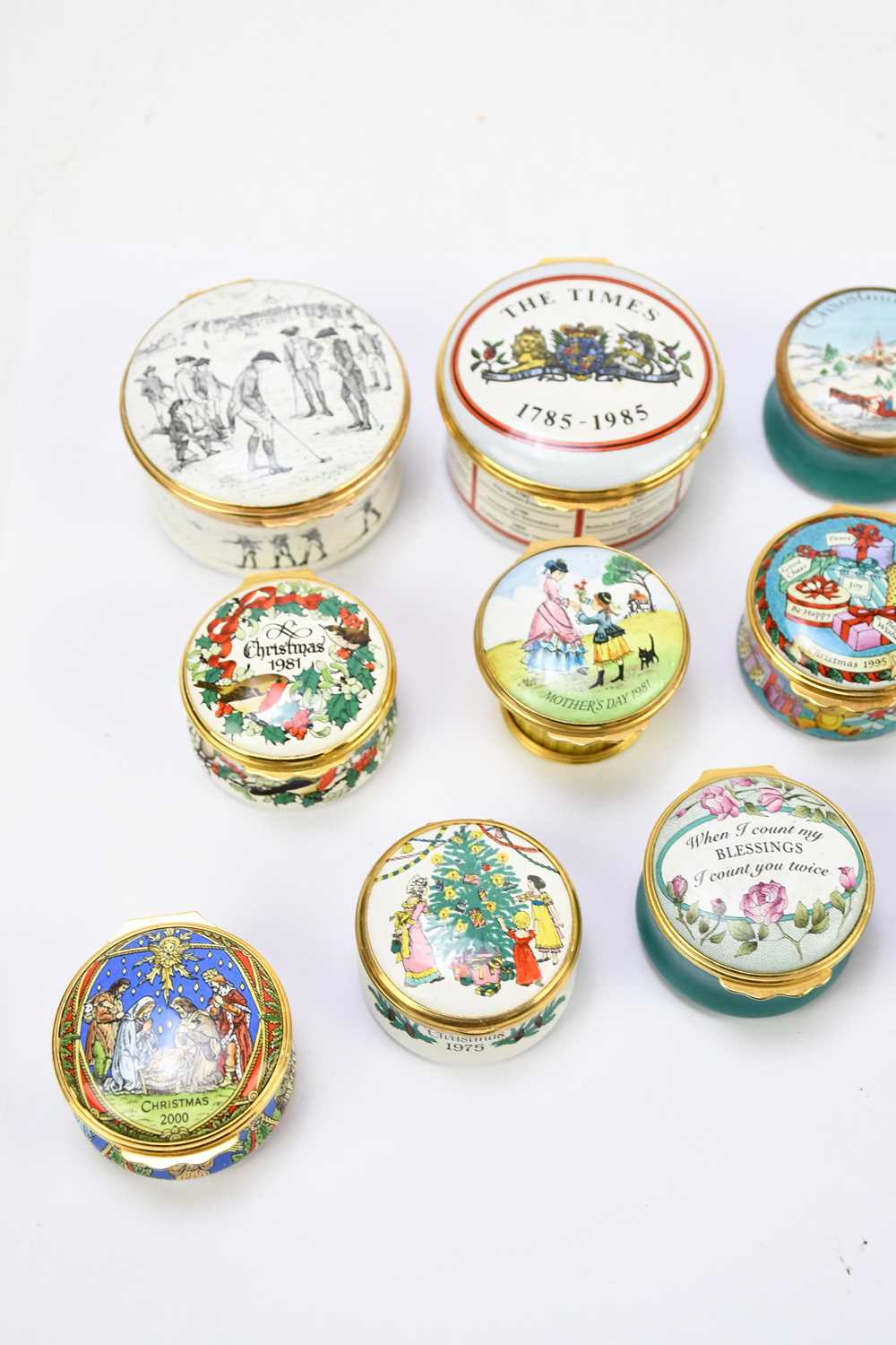 A collection of eighteen Halcyon Days and Bilston & Battersea enamel trinket boxes, various scenes - Image 2 of 4