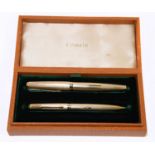 PARKER; a 9ct gold cased fountain pen with 14K nib and matching 9ct gold case propelling pencil,