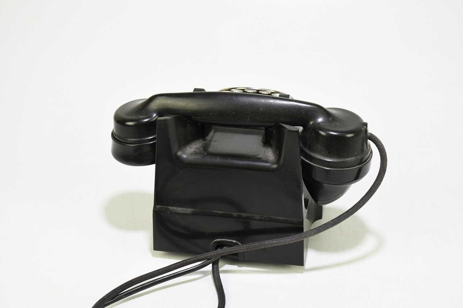 A vintage bakelite telephone. - Image 3 of 3