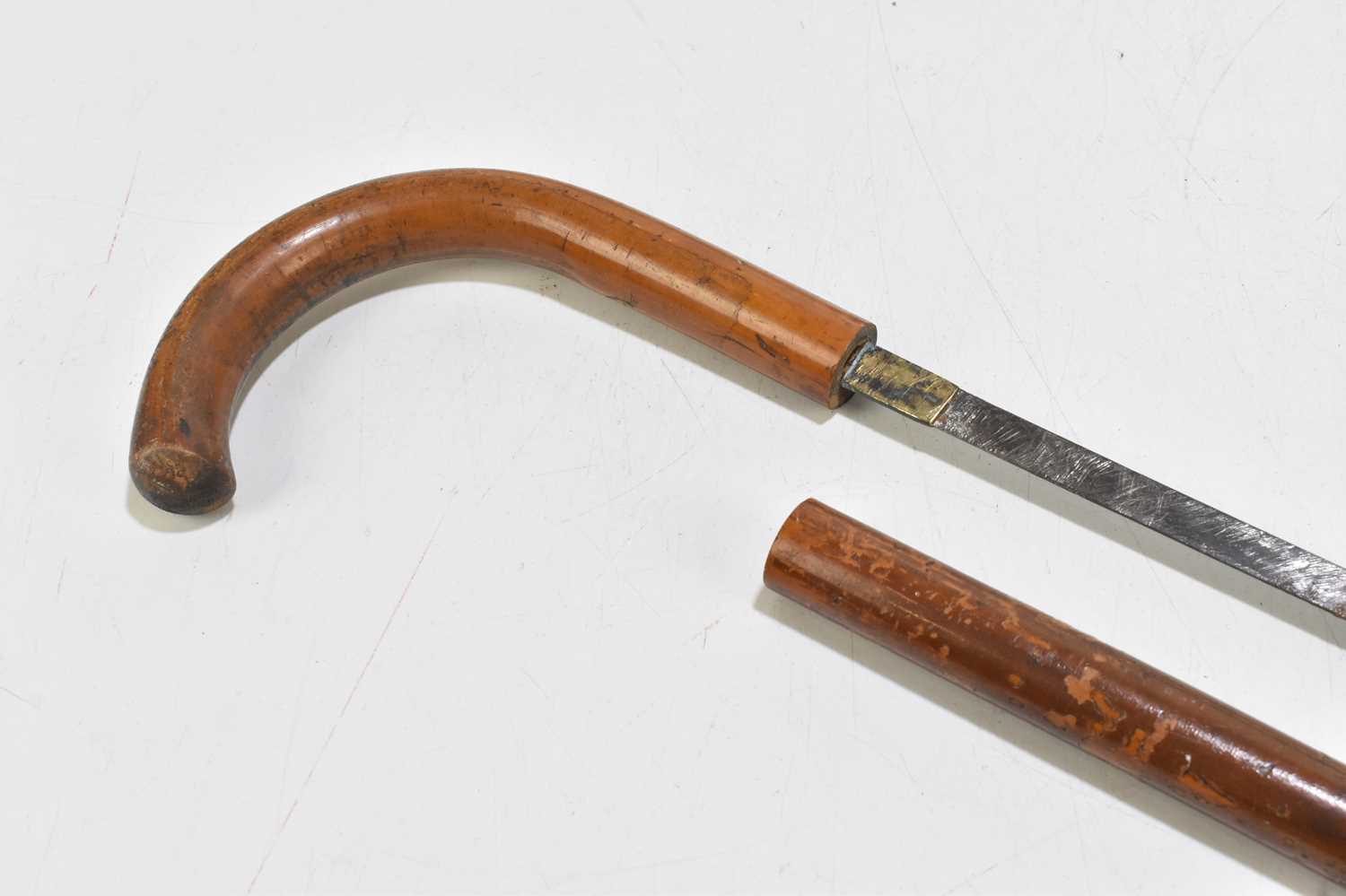 An Edwardian yellow metal mounted and horn handled walking stick, with malacca shaft, length 91cm, - Image 4 of 7