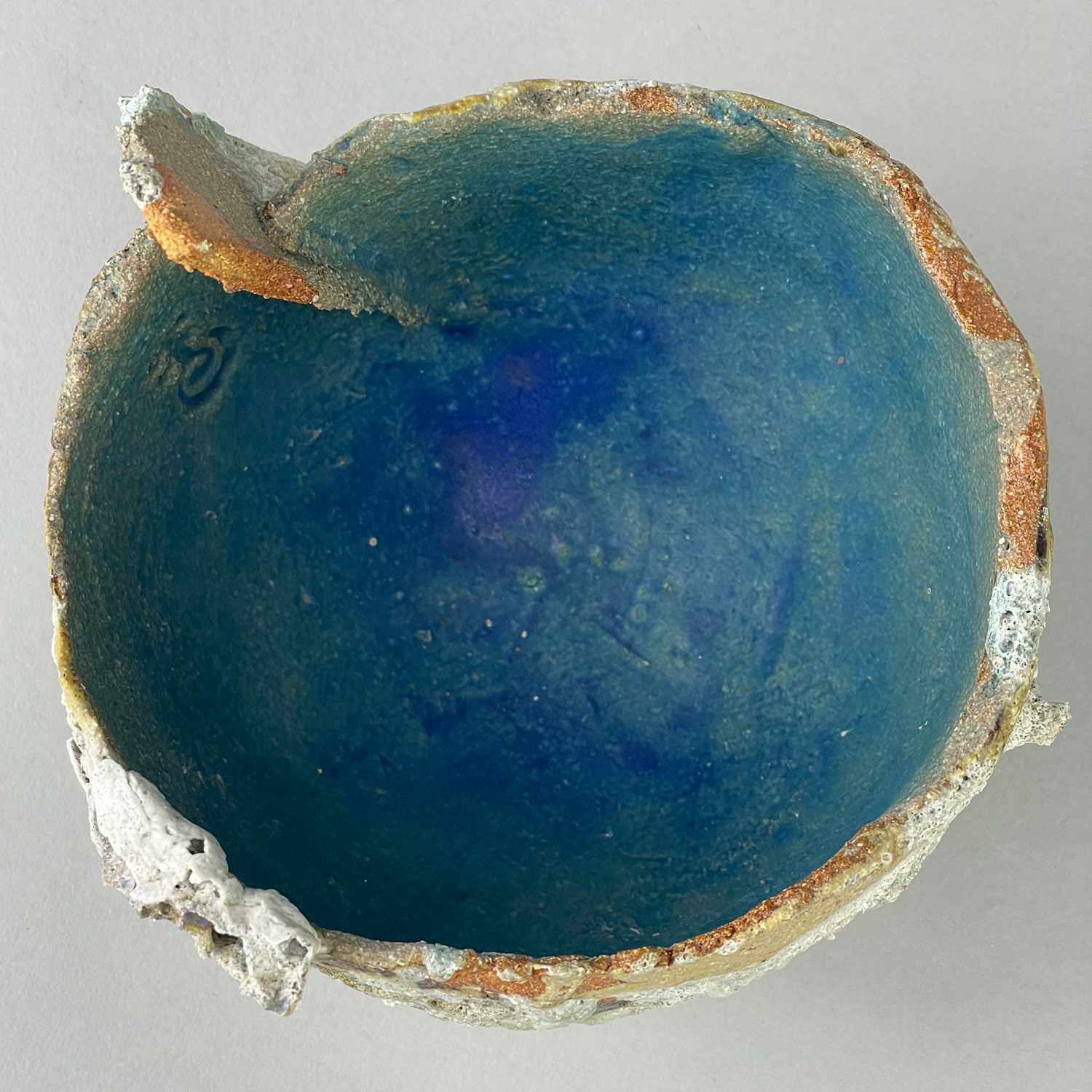 TAMSYN TREVORROW (born 1975); a small grogged stoneware sculptural blue rock pool bowl with one fin, - Image 4 of 5