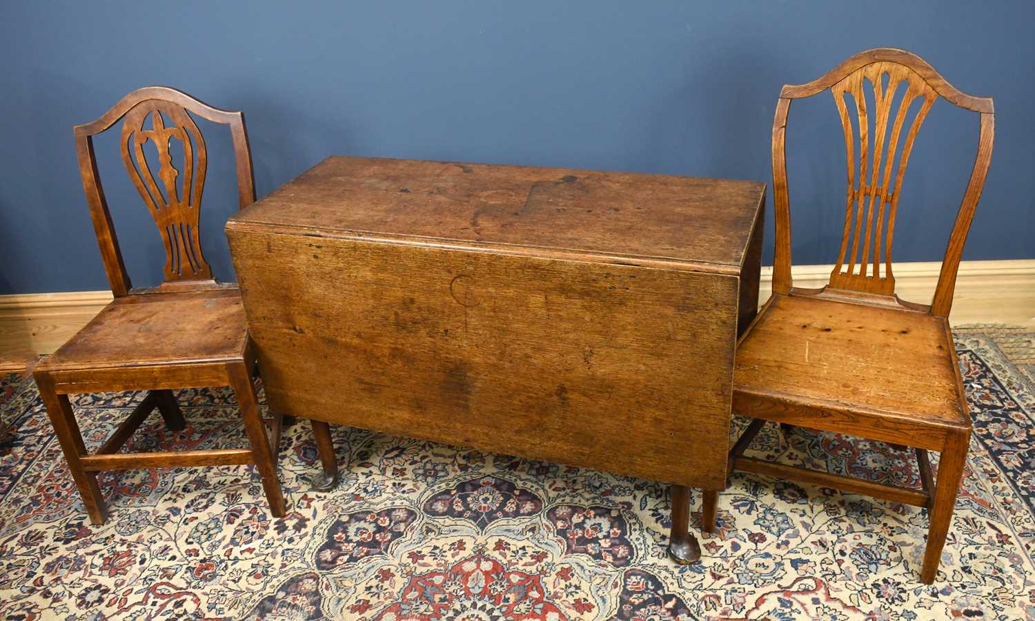 A George III oak drop-leaf dining table, on tapered legs and pad feet, height 72cm, length 106cm,