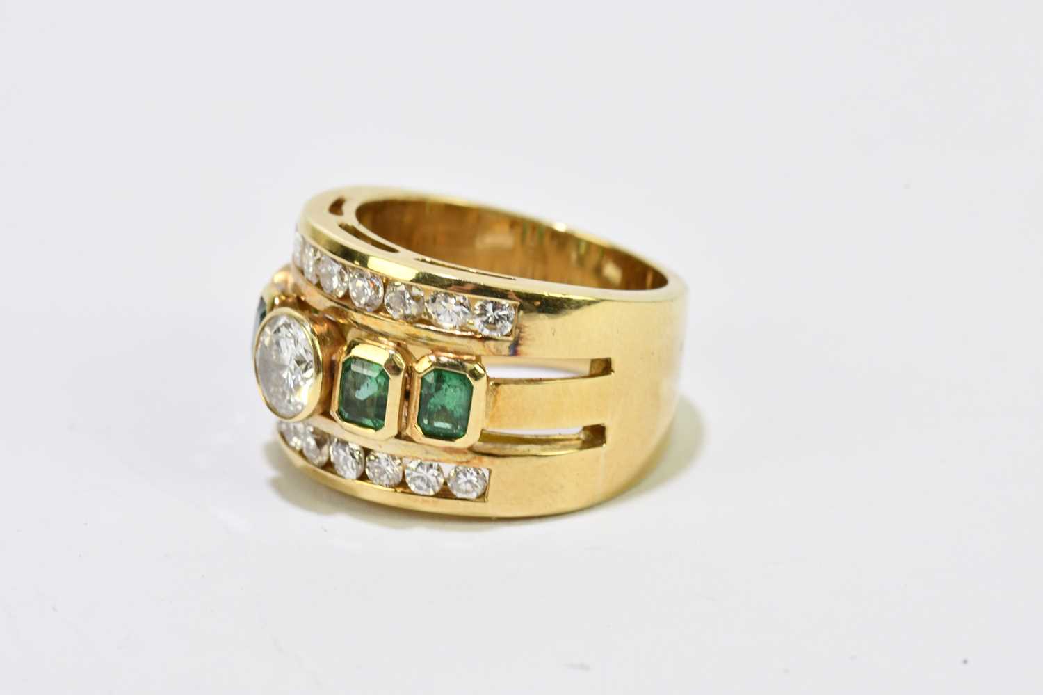 A yellow metal diamond and emerald three band ring, centred with a round brilliant cut collet set - Image 3 of 3