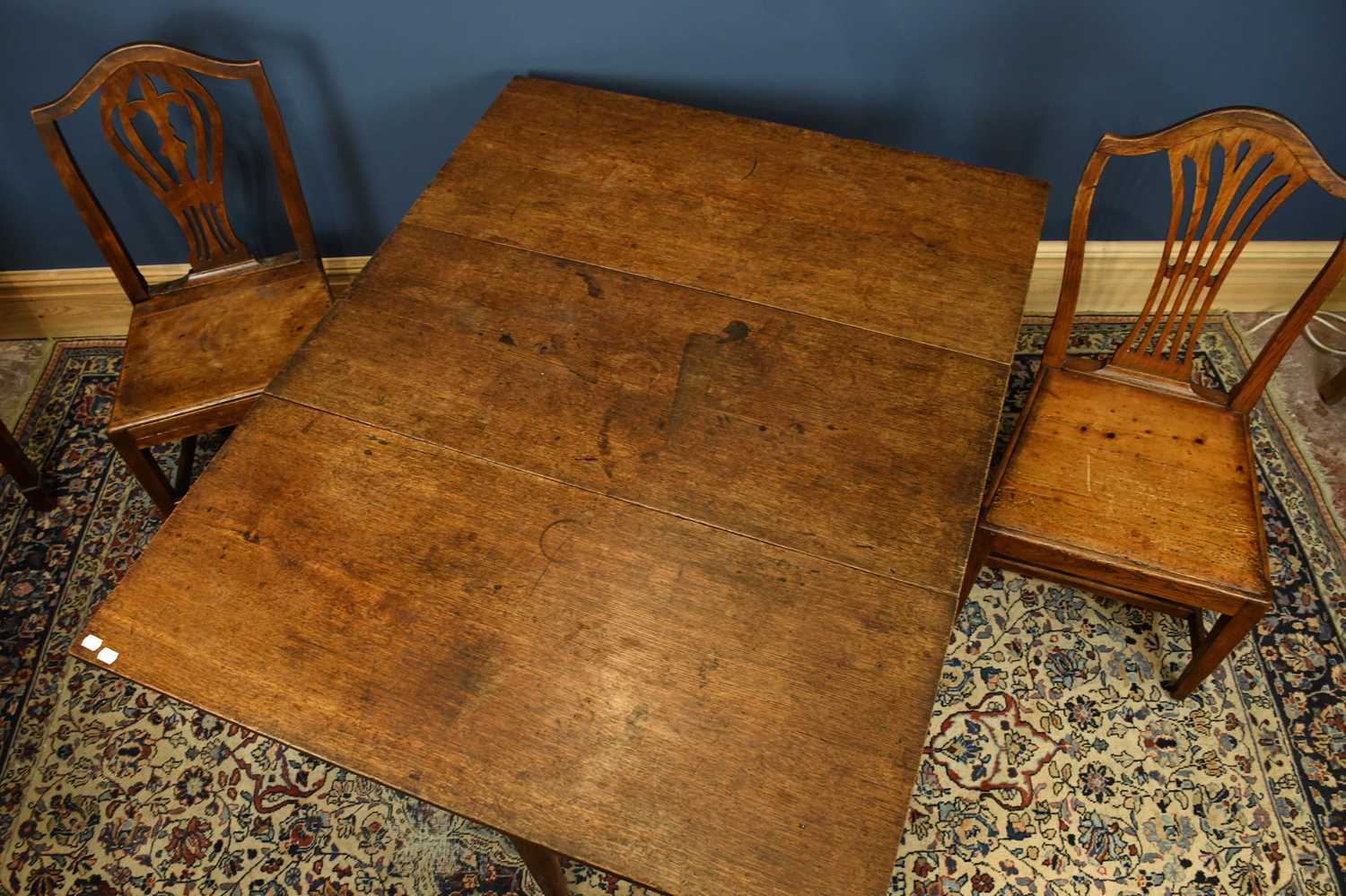 A George III oak drop-leaf dining table, on tapered legs and pad feet, height 72cm, length 106cm, - Image 4 of 6