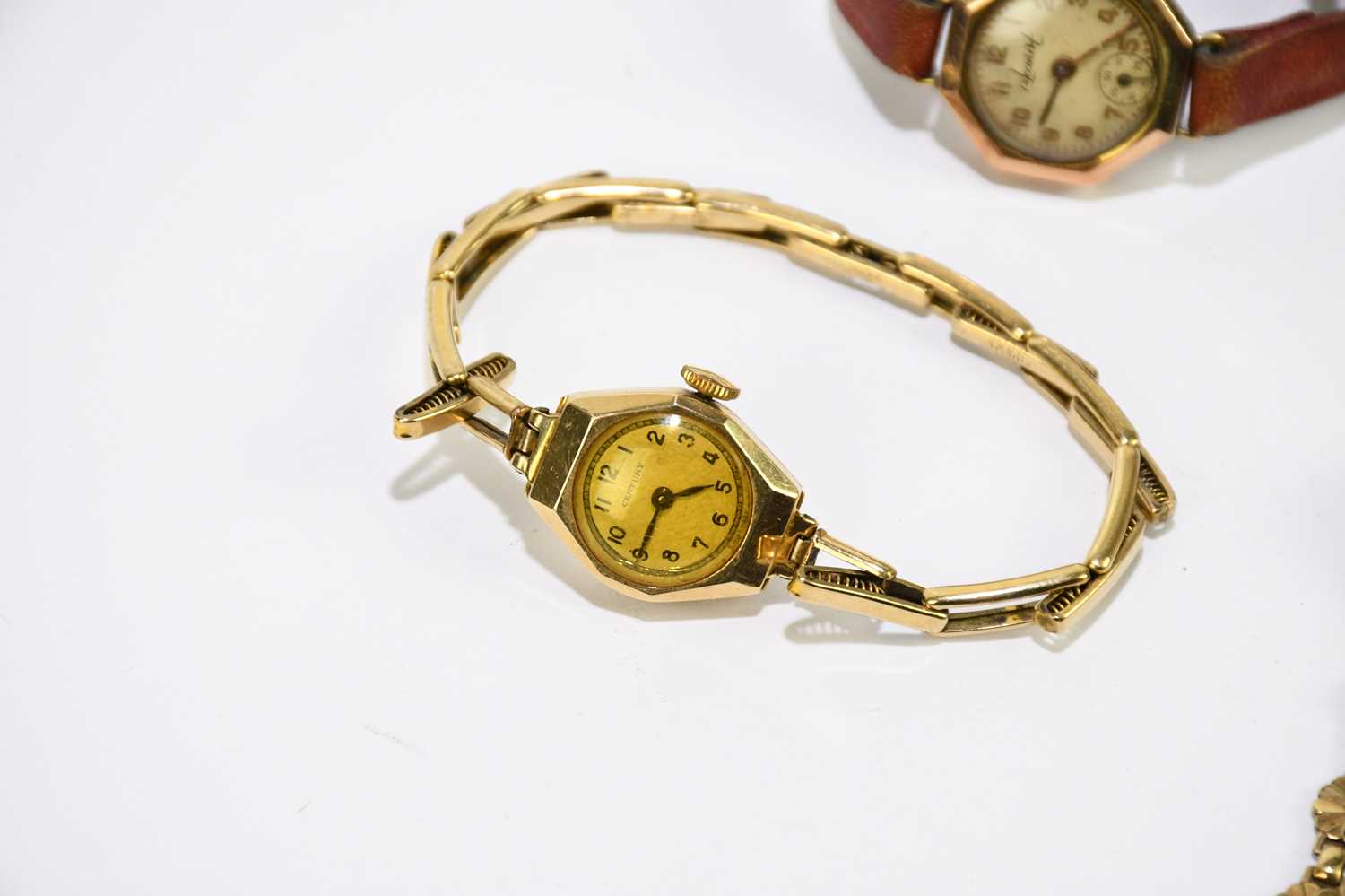ACCURIST; a lady's 9ct gold cased wristwatch with 9ct gold floral bracelet, the silvered dial set - Image 2 of 4
