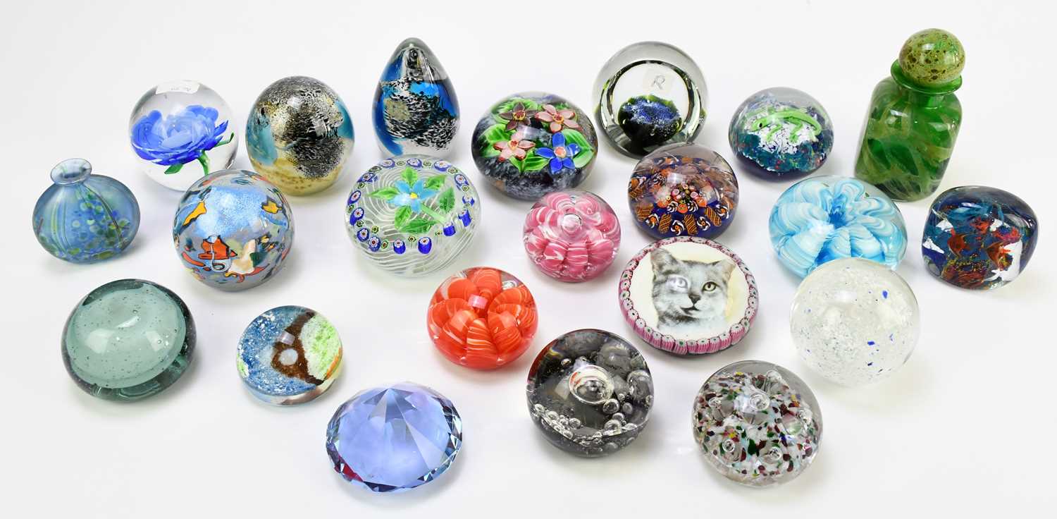 A collection of twenty assorted glass paperweights to include Caithness examples, also a Mdina
