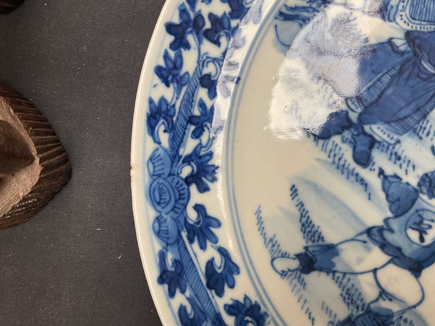A near pair of 19th century Chinese blue and white Proc plates of circular form decorated with - Image 7 of 9