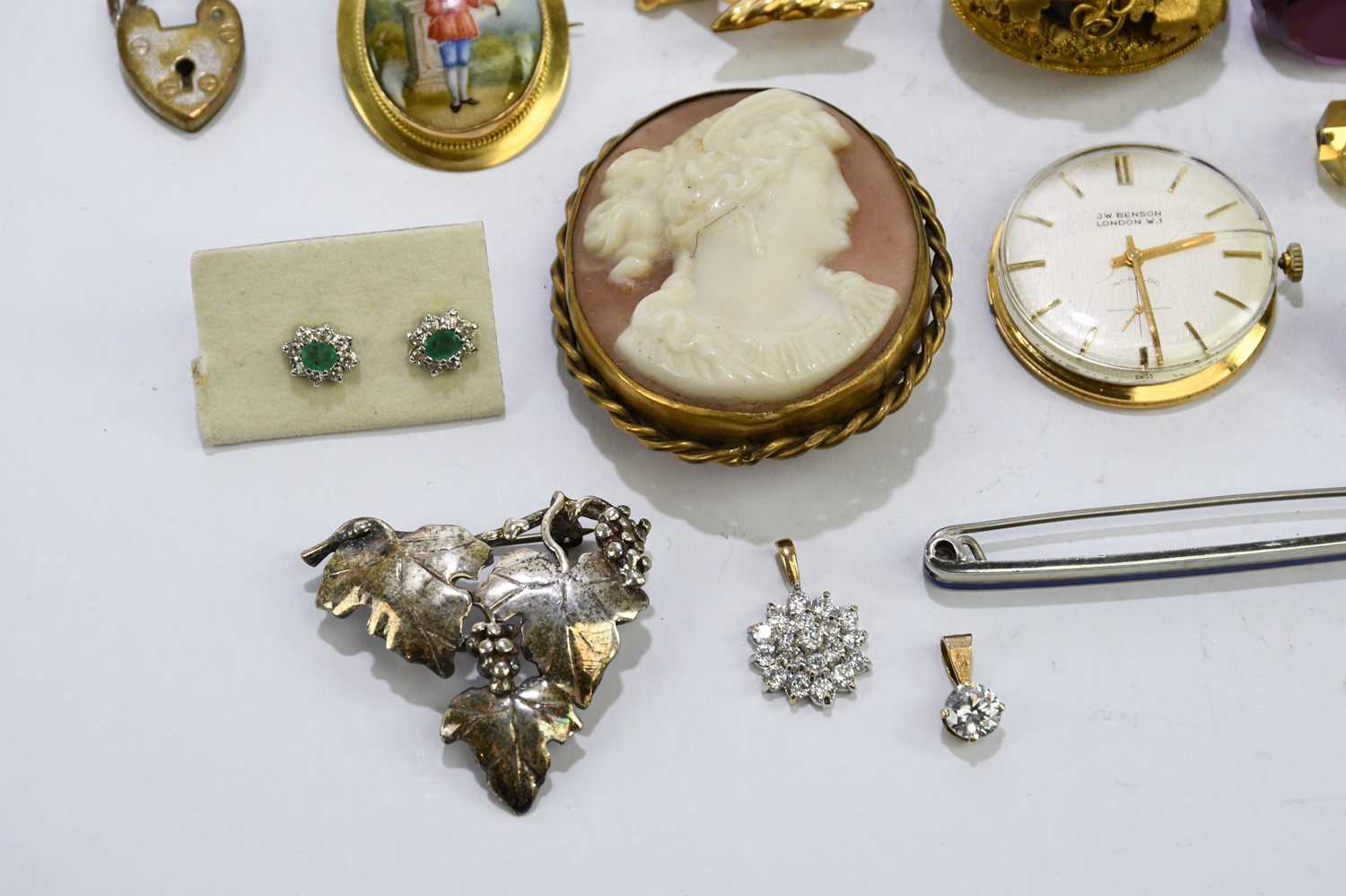 A small quantity of assorted hallmarked silver, white metal and silver plated costume jewellery to - Image 2 of 6