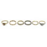 Six 9ct yellow gold, white metal, and yellow metal dress rings (6).