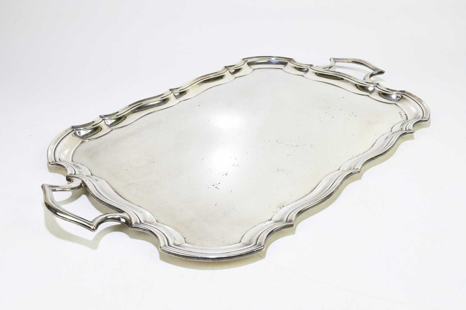 VINERS LTD; a George V hallmarked silver twin handled serving tray, of serpentine rectangular - Image 2 of 5