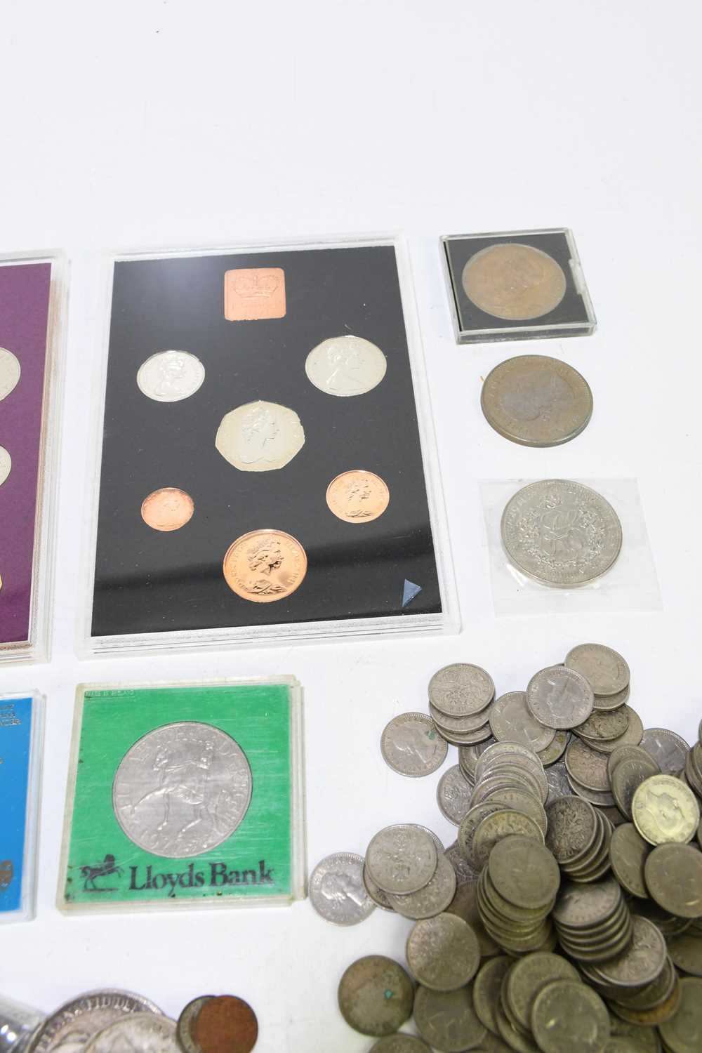 A quantity of assorted coins to include commemorative crowns, half crowns, florins, silver - Image 8 of 8