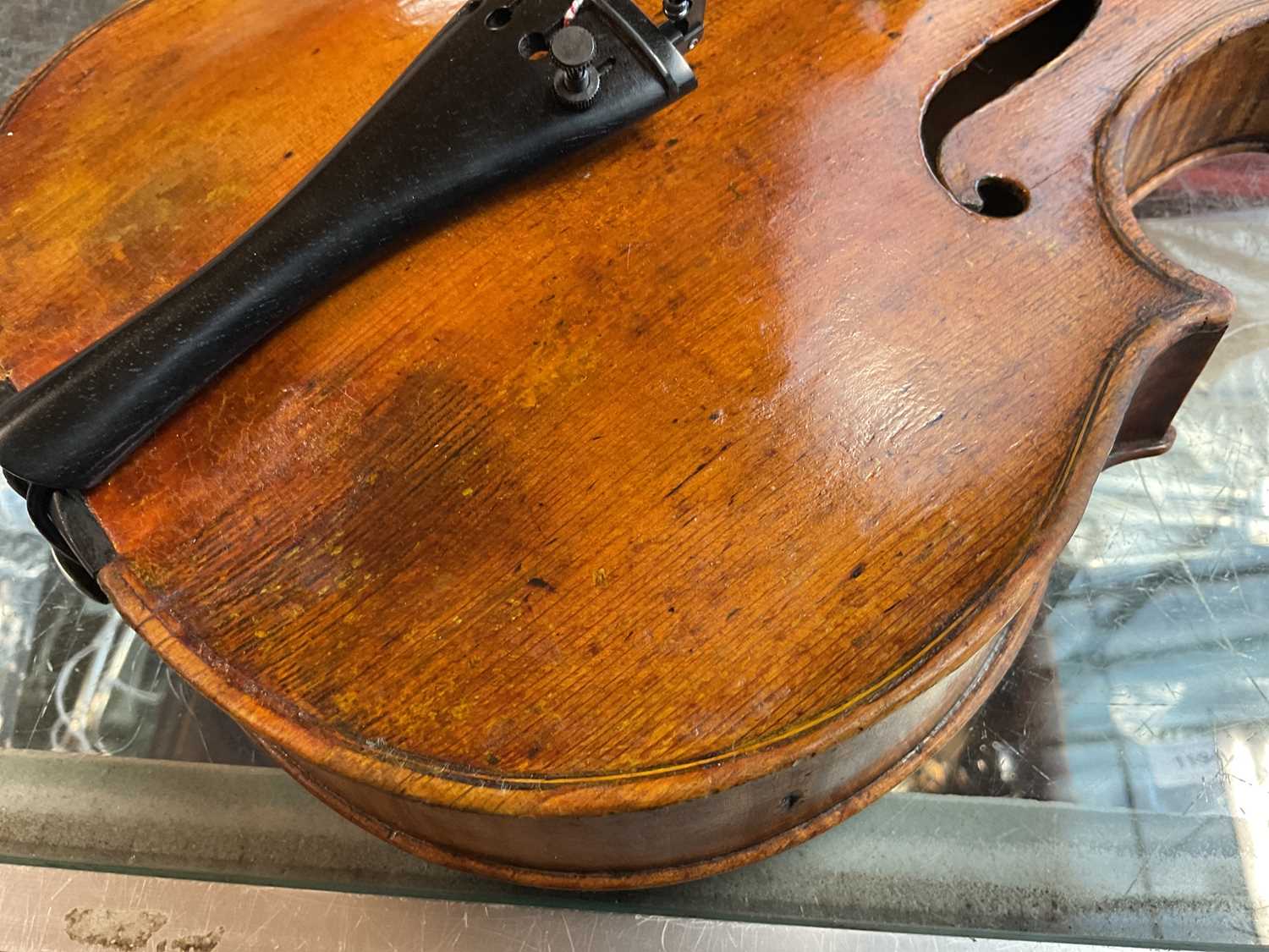 A full size violin, probably French, with one-piece back, length 35.5cm, unlabelled.Condition - Image 8 of 15