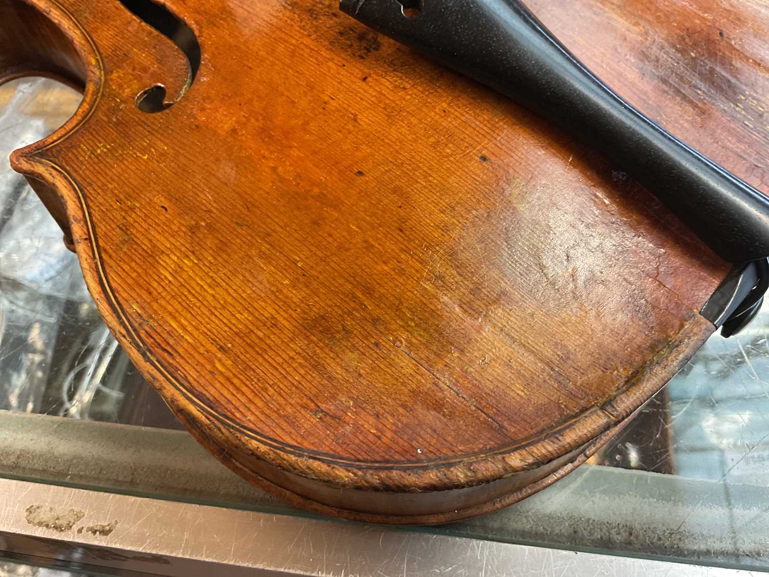 A full size violin, probably French, with one-piece back, length 35.5cm, unlabelled.Condition - Image 6 of 15