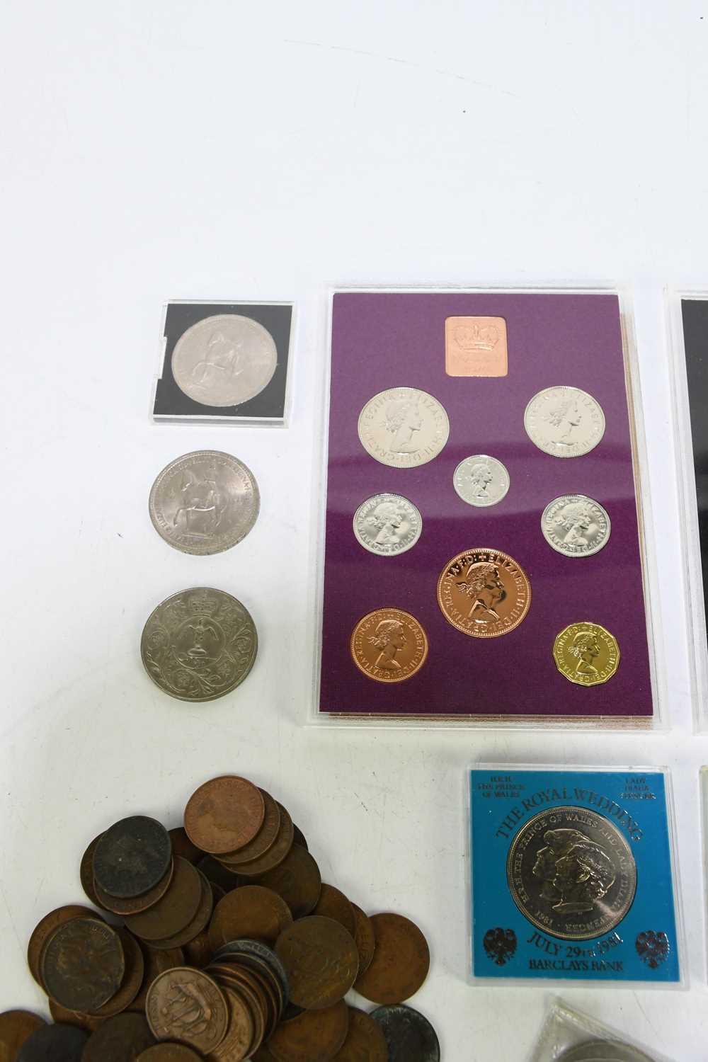 A quantity of assorted coins to include commemorative crowns, half crowns, florins, silver - Image 7 of 8