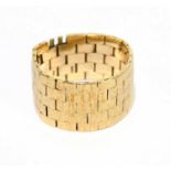 A 9ct yellow gold textured link dress ring, size Q, approx weight 8g.Condition Report: One of the
