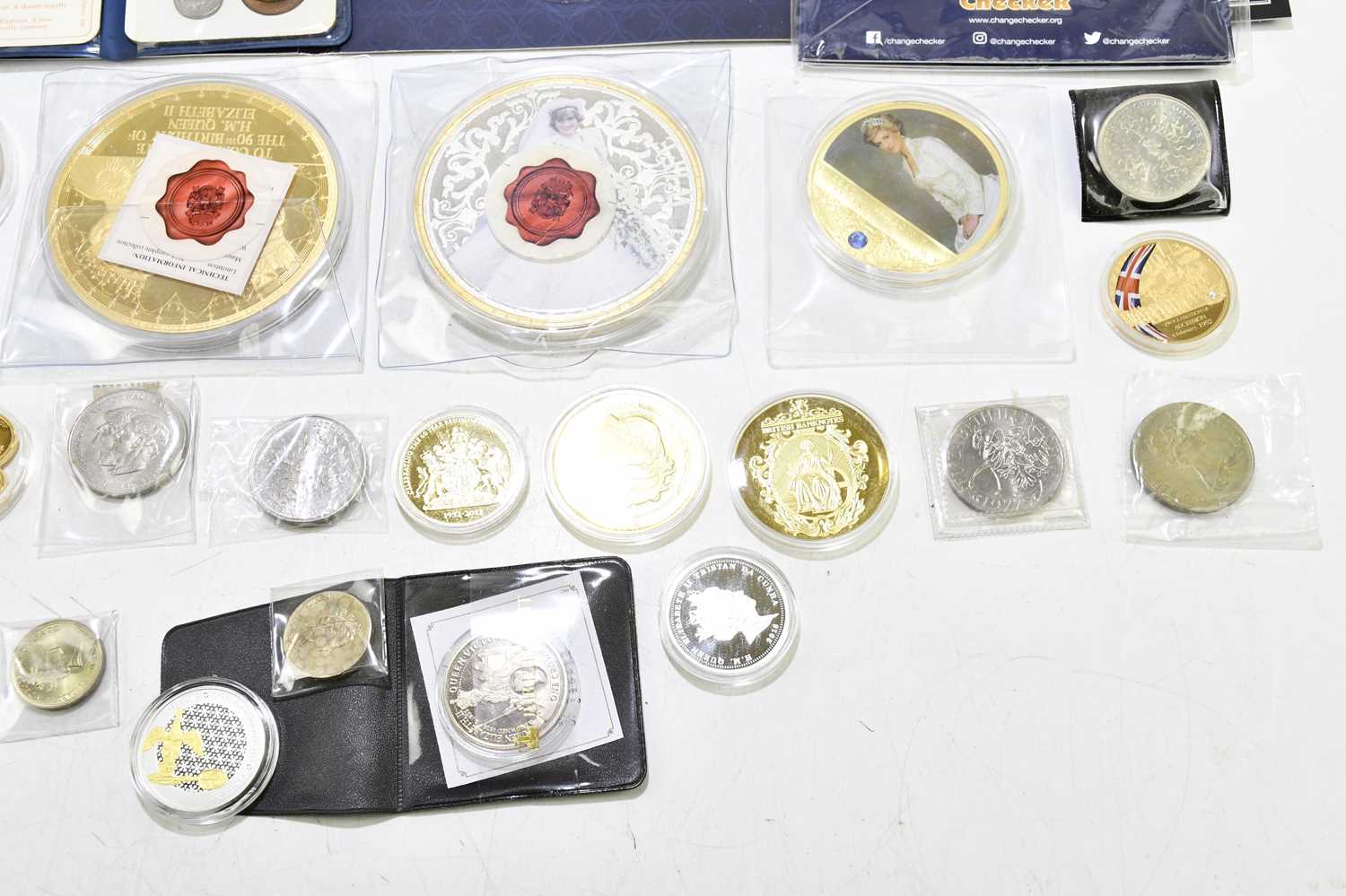 A small quantity of predominantly British coins to include various collectors' coins, - Image 2 of 7