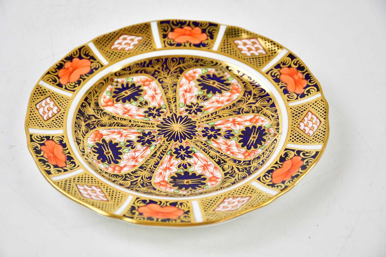 ROYAL CROWN DERBY; a group of Imari decorated wares, comprising three saucers, two side plates, a - Image 6 of 13