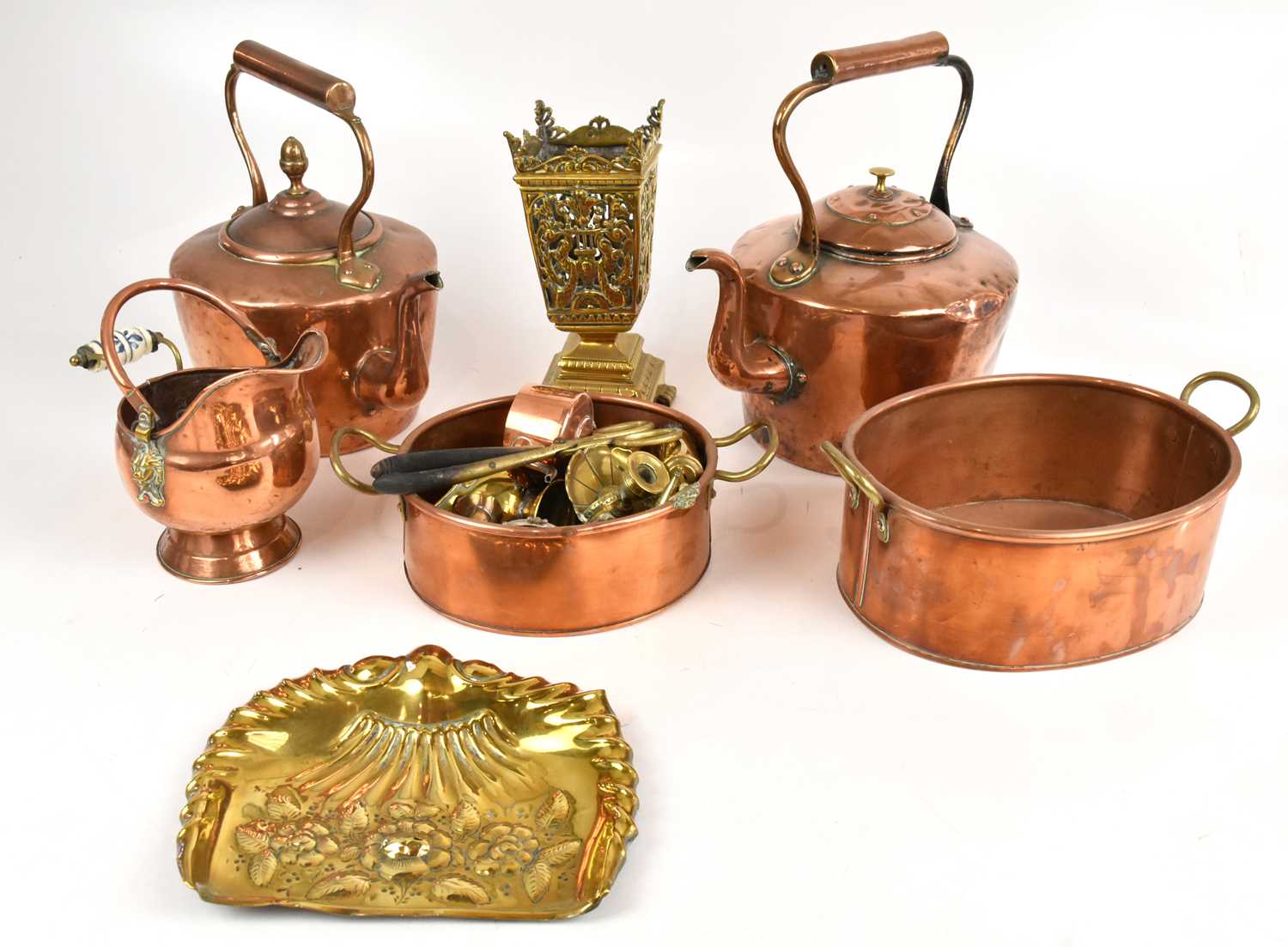 A small quantity of mixed copper and brass to include two kettles, a miniature coal bucket, etc.