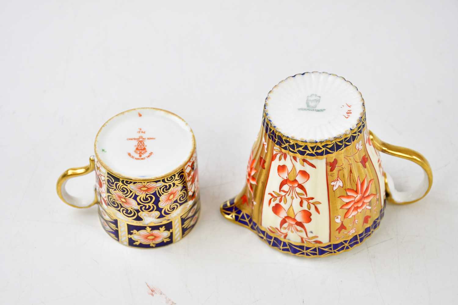 ROYAL CROWN DERBY; a group of Imari decorated wares, comprising three saucers, two side plates, a - Image 13 of 13