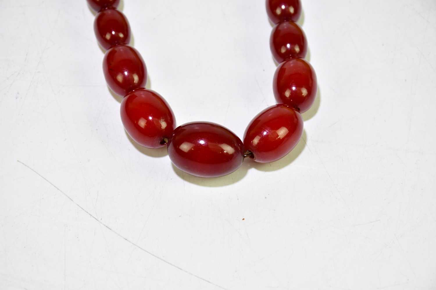 A large quantity of assorted costume jewellry, including a strand of cherry amber coloured beads, - Image 2 of 5