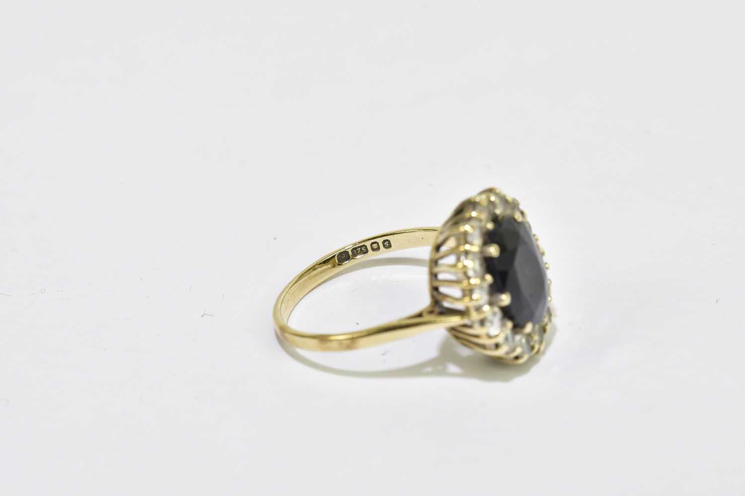 A 9ct yellow gold dress ring, size O, weight 3.9g. - Image 3 of 3