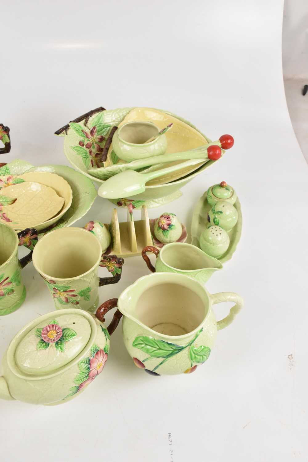 A quantity of various pieces of Carltonware to include cups, saucers, a teapot, bowls, etc. - Image 6 of 8