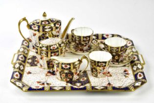 WEDGWOOD; an early 20th century Imari decorated bachelor's service, comprising teapot, lidded