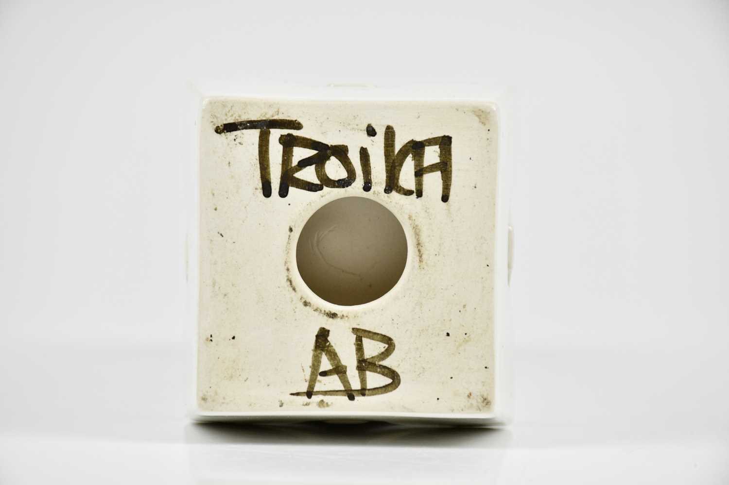 ALISON BRIGDEN FOR TROIKA POTTERY; a white glazed floating vase, signed Troika, with painted - Image 4 of 4