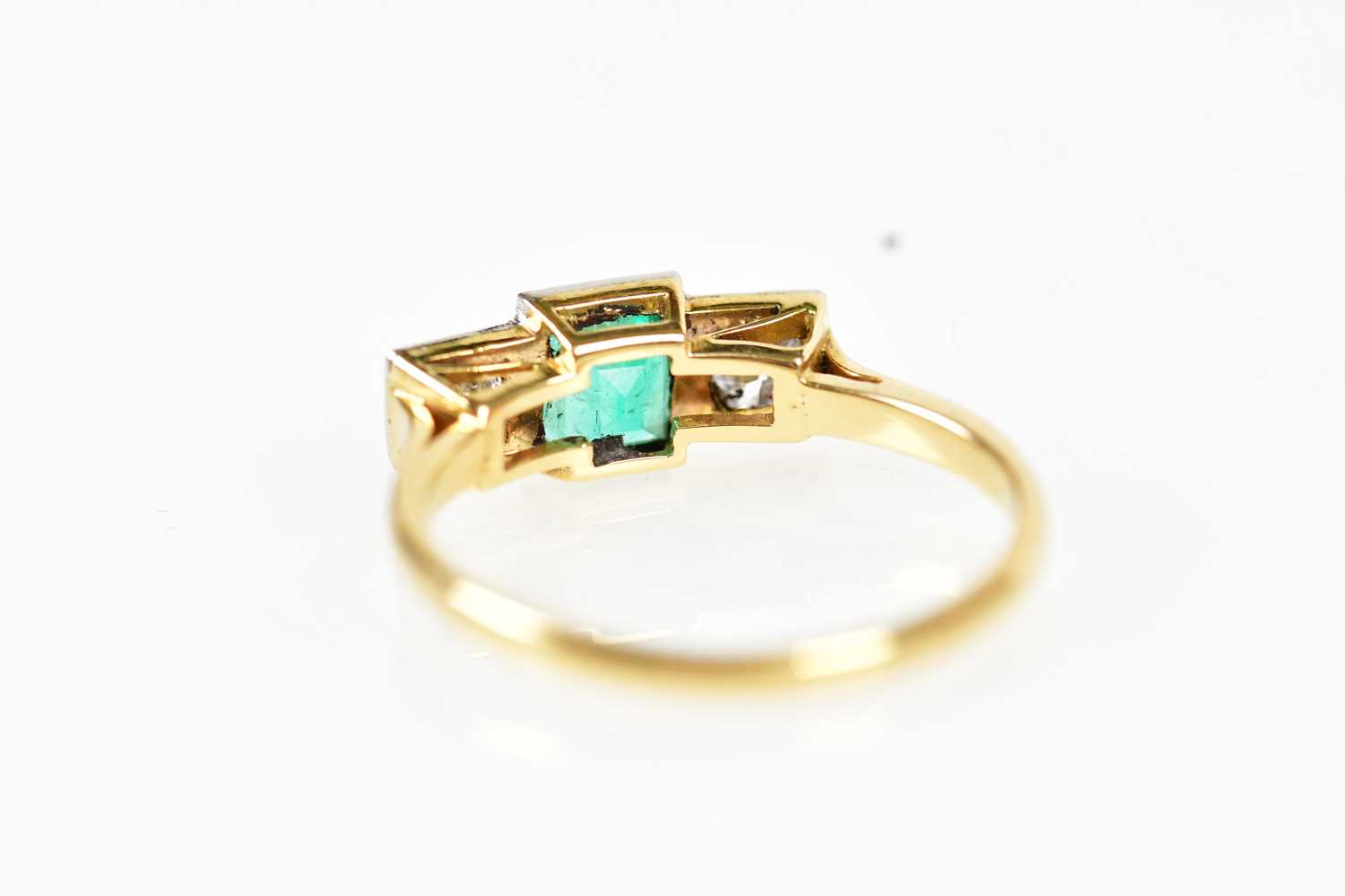 An 18ct yellow gold white metal tipped emerald and diamond Art Deco design ring with central - Image 6 of 8