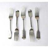 Five hallmarked silver Fiddle pattern dessert forks, various dates and makers, combined approx. 7.