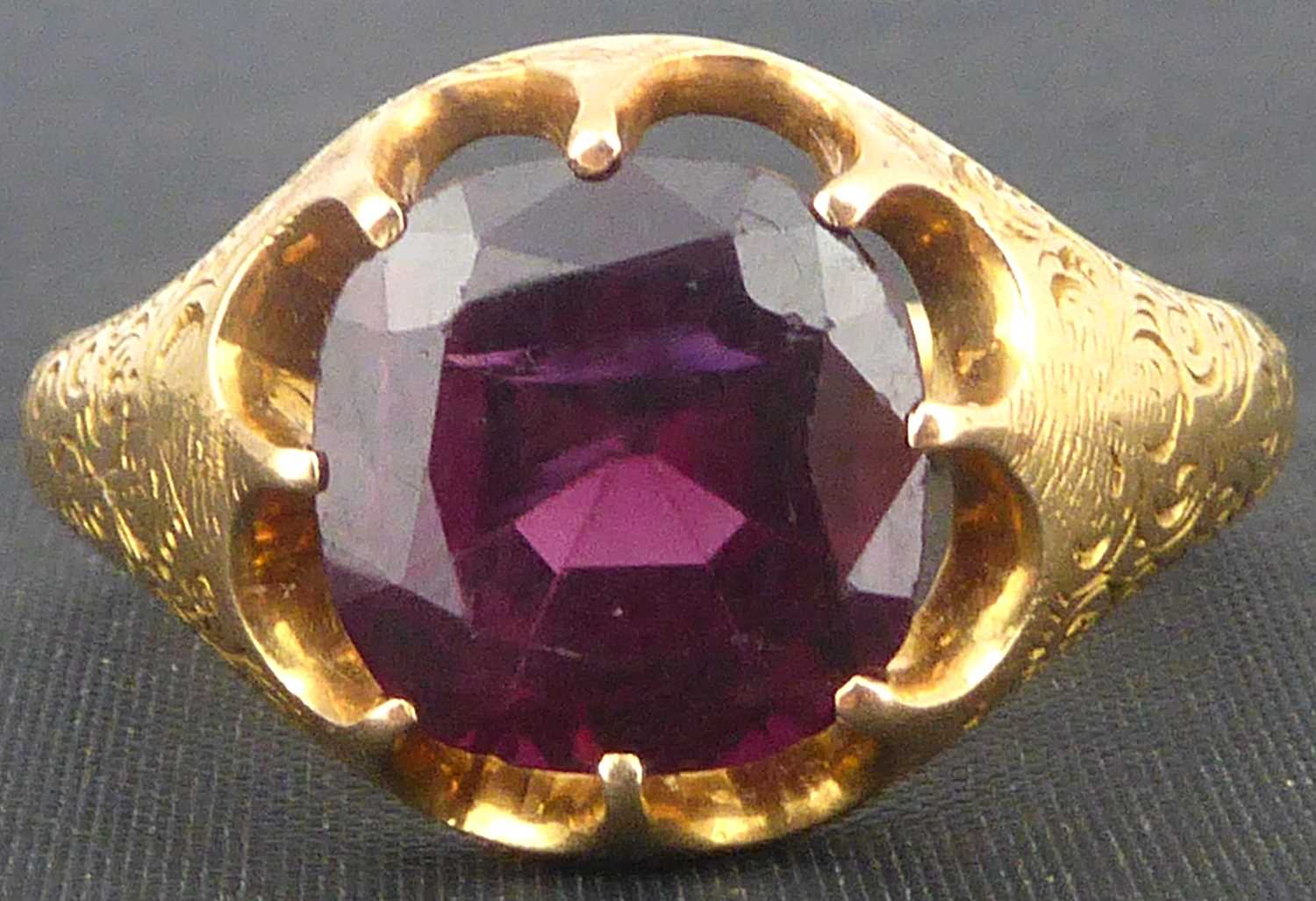 An 18ct gold amethyst ring with claw set square cut amethyst, with patterned shoulders, size R, - Image 2 of 7