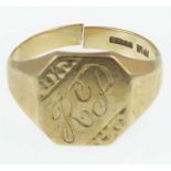 A vintage 9ct gold signet ring with the diagonal initials 'KP' and floral stripes, size R, approx.