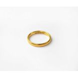 A 22ct yellow gold wedding band, size Q, approx. 4g.