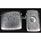 An Edwardian hallmarked silver vesta case with all-over dimpled effect and central circle with