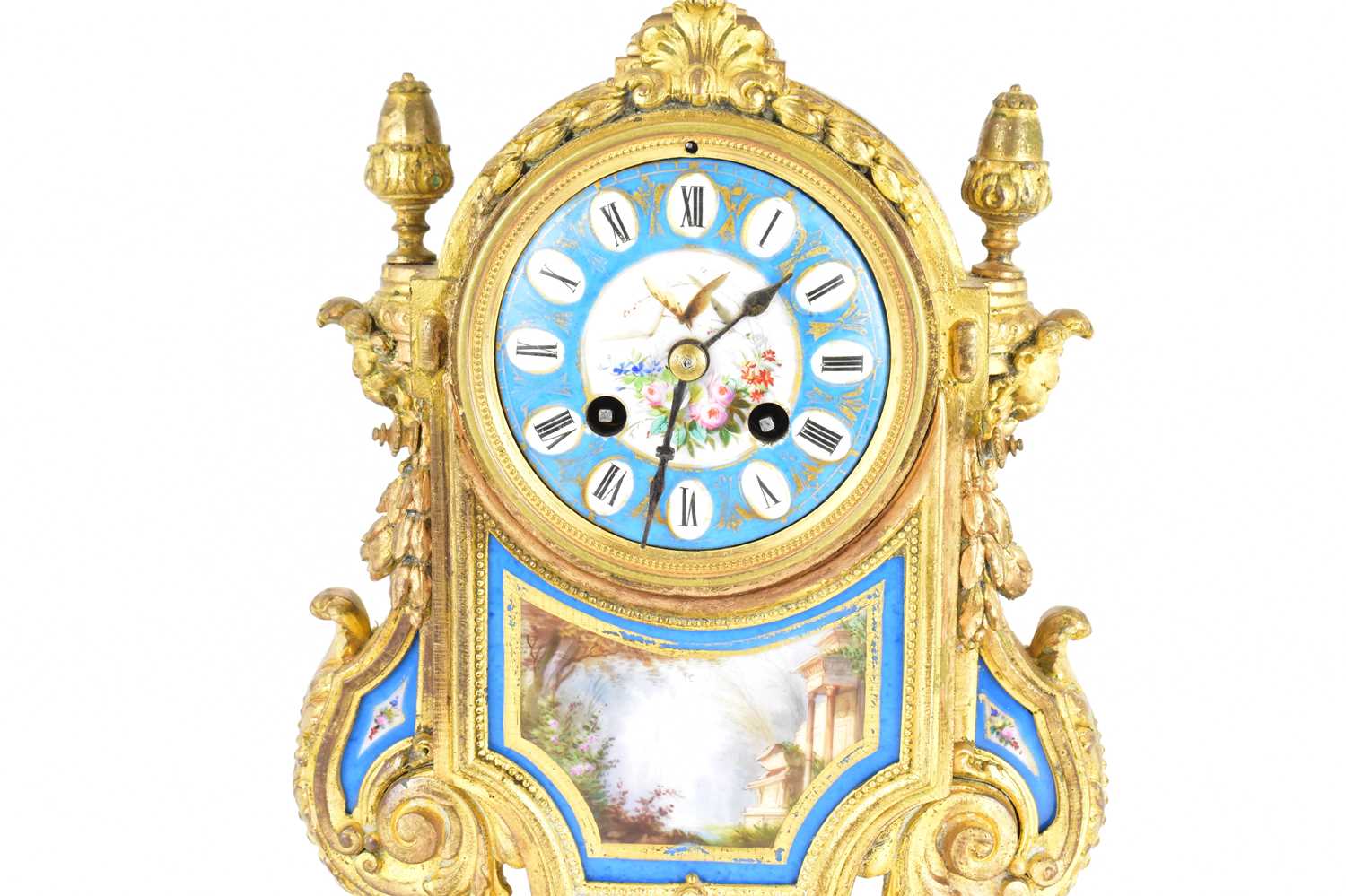 An early 20th century French-style gilt metal mantel clock, the porcelain dial set with Roman - Image 2 of 4