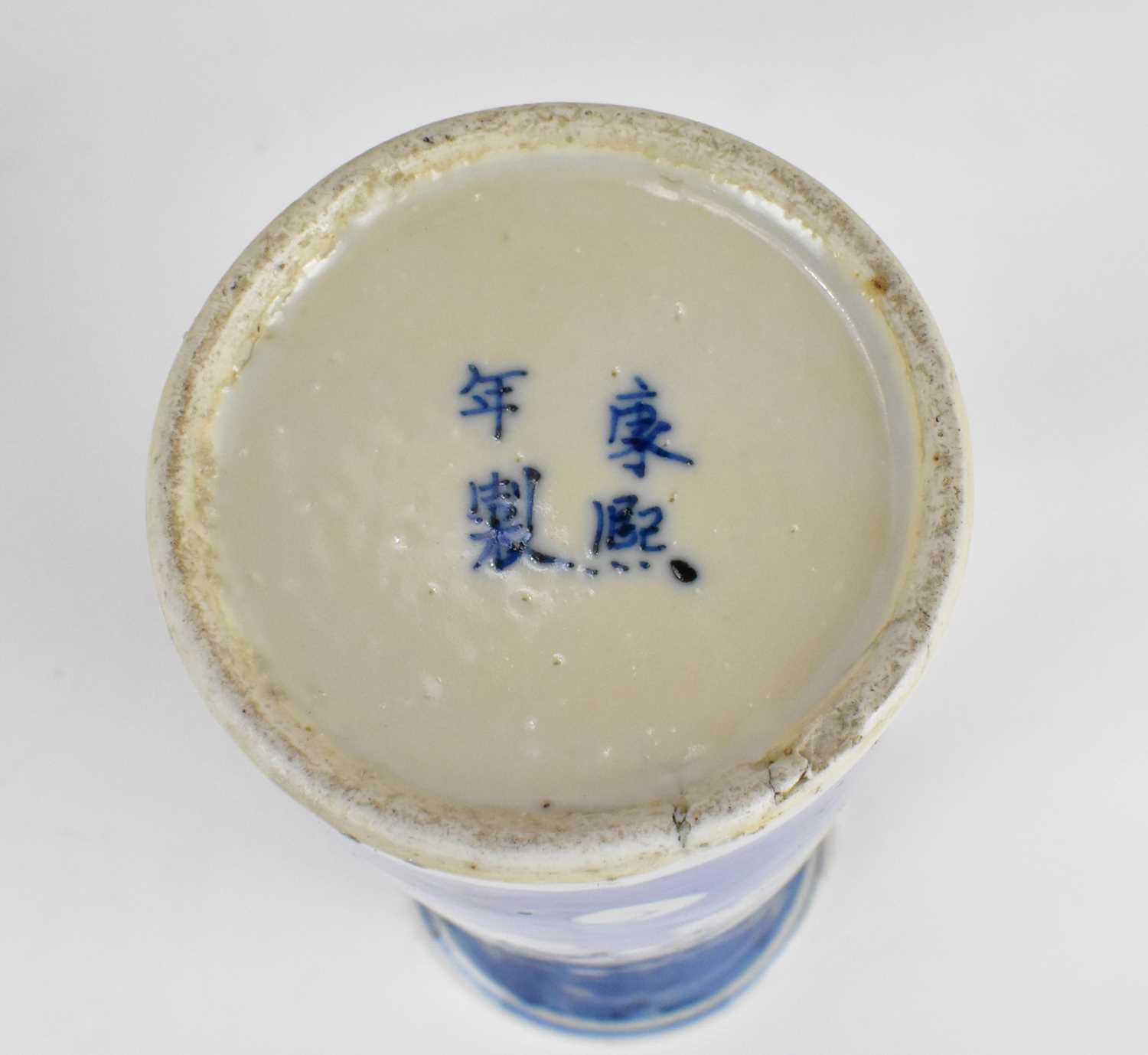 Oriental ceramics to include a Chinese cylindrical vase with flared rim, decorated with apple - Image 3 of 5