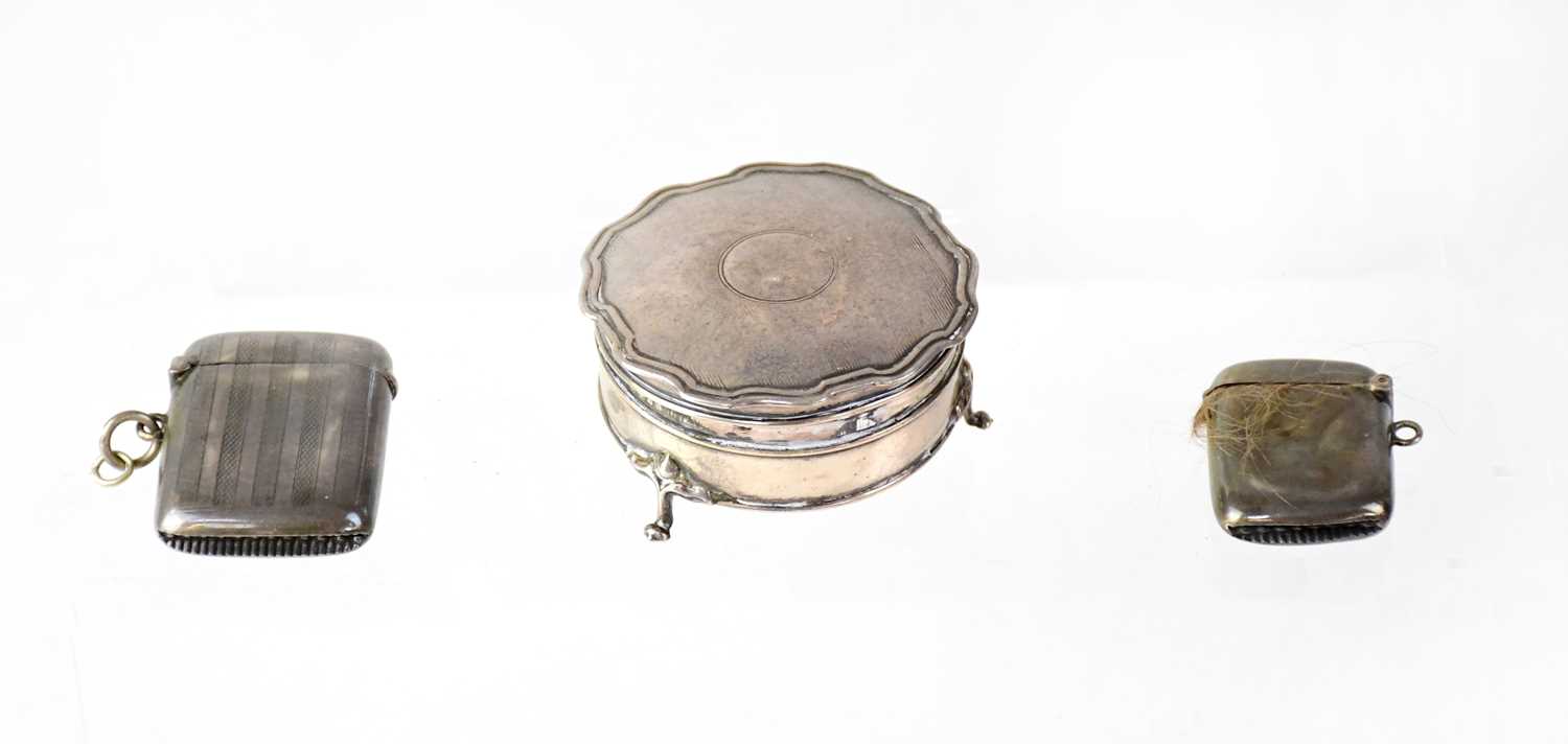 Silver items comprising a lidded jewellery box, two vesta cases, a watch chain with fob, and an - Image 2 of 3