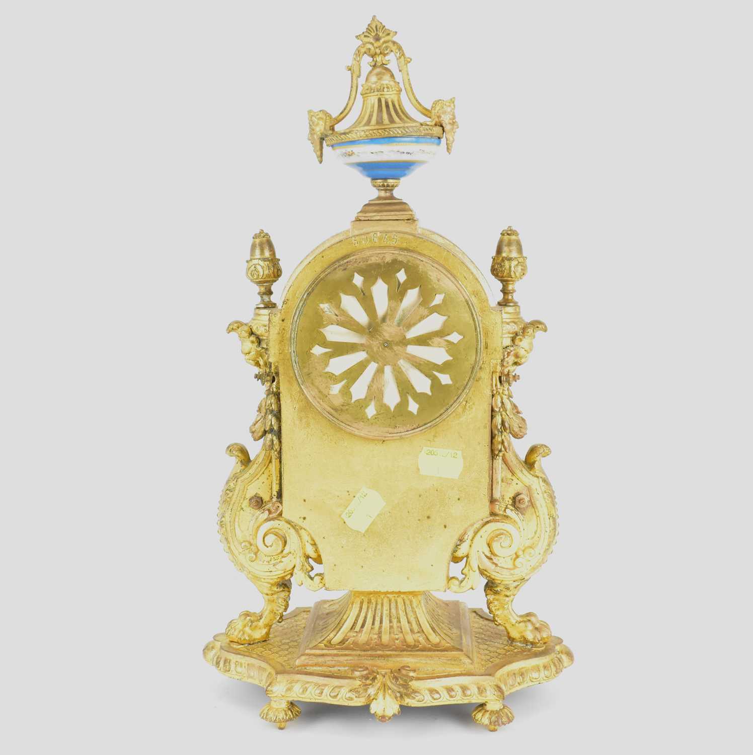 An early 20th century French-style gilt metal mantel clock, the porcelain dial set with Roman - Image 4 of 4