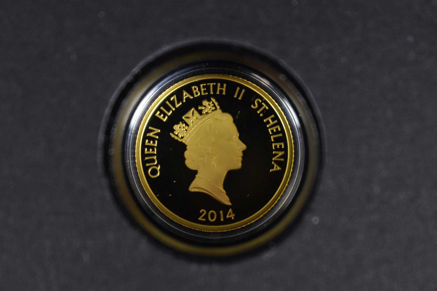 EAST INDIA COMPANY; a 2014 half mohur coin, 0.999 gold, 5.83g, diameter 2cm, limited edition 220/ - Image 4 of 4