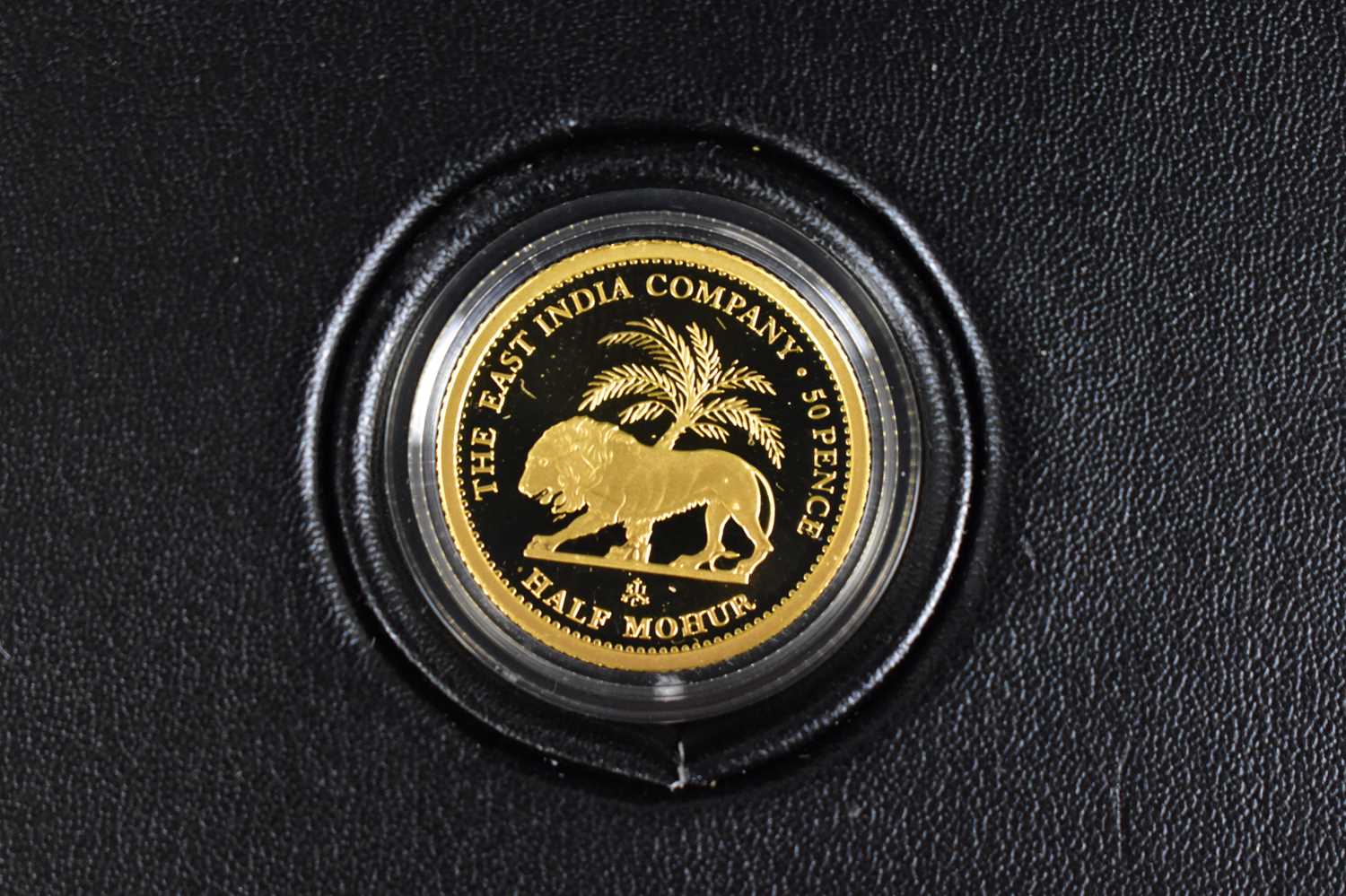 EAST INDIA COMPANY; a 2014 half mohur coin, 0.999 gold, 5.83g, diameter 2cm, limited edition 220/ - Image 2 of 4