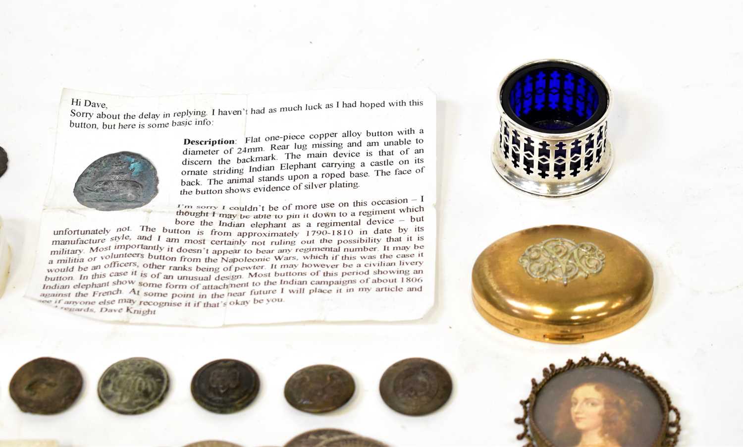 A collectors' lot to include a hallmarked silver salt with blue liner, an Edwardian buttonhook - Image 2 of 3