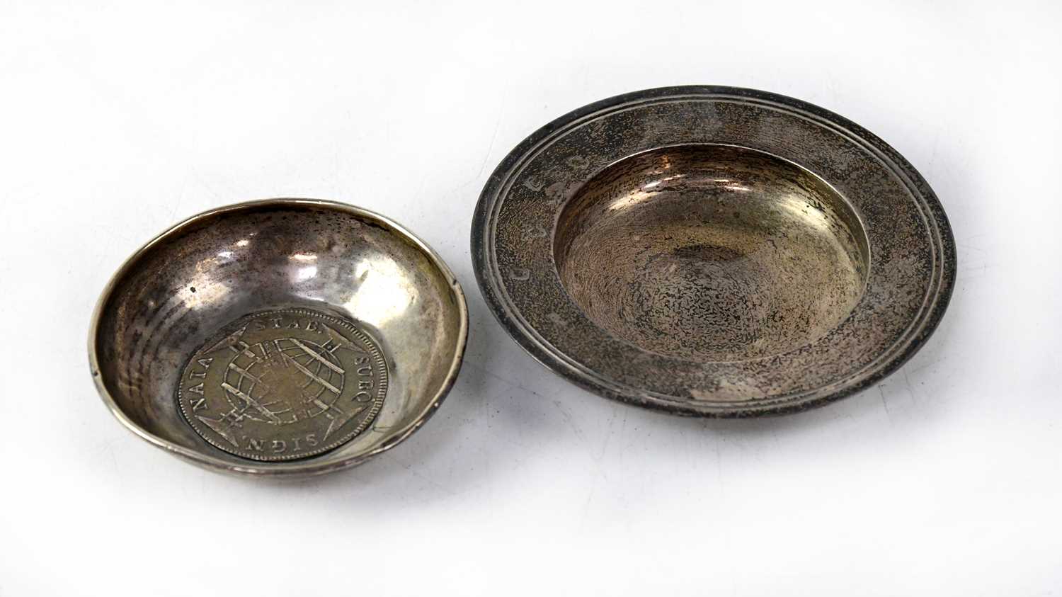 An Elizabeth II hallmarked silver pin dish, diameter 9.5cm, together with a white metal dish inset