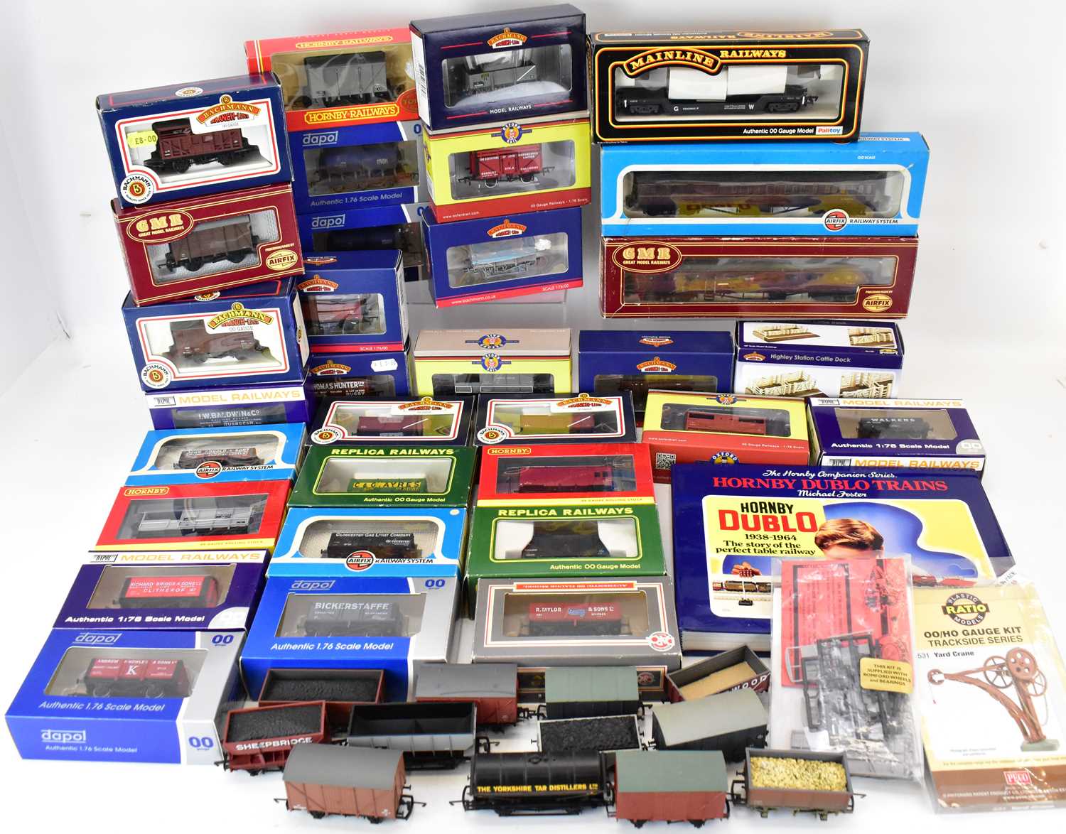 Thirty-one mixed company boxed OO gauge, track wagons, tanks, carriages, etc, to include Hornby,