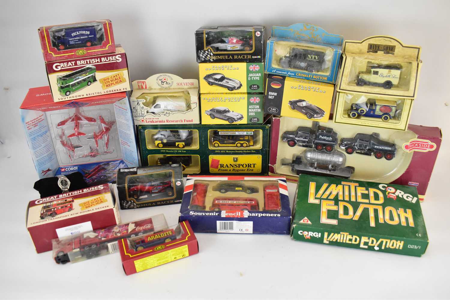 A quantity of modern boxed diecast vehicles to include Corgi Trackside limited edition Pickfords,