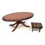 A reproduction mahogany Regency-style oval topped coffee table on quadruped reeded base, 50 x 120