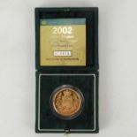 ROYAL MINT; '2002 United Kingdom Brilliant Uncirculated £5 Gold Coin', 39.94g, 22ct gold, limited